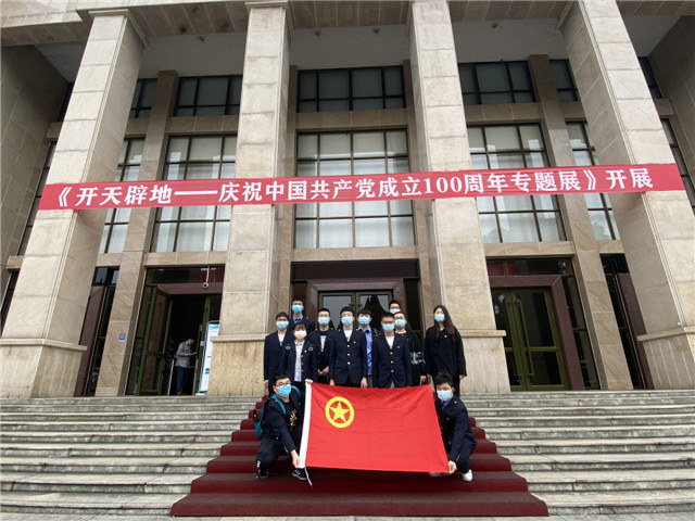 龍巖高鐵通信車間開展學(xué)黨史 強(qiáng)信念主題團(tuán)日活動(dòng)1.jpg
