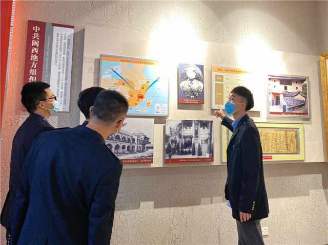 龍巖高鐵通信車間開展學(xué)黨史 強(qiáng)信念主題團(tuán)日活動(dòng)3.jpg